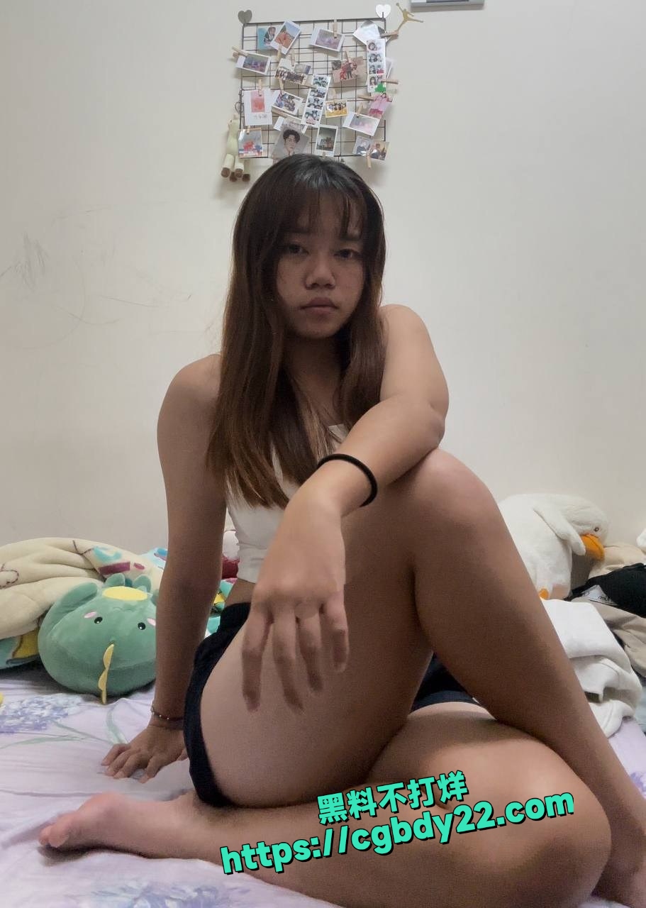 网路大神独家曝光出自己调教了一位刚满18岁的超可爱微胖学生妹12