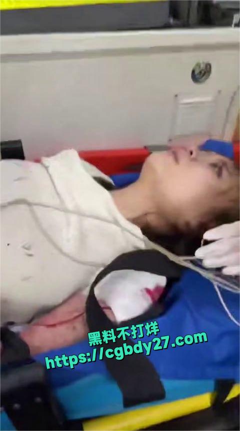 男子持刀砍伤妻子3