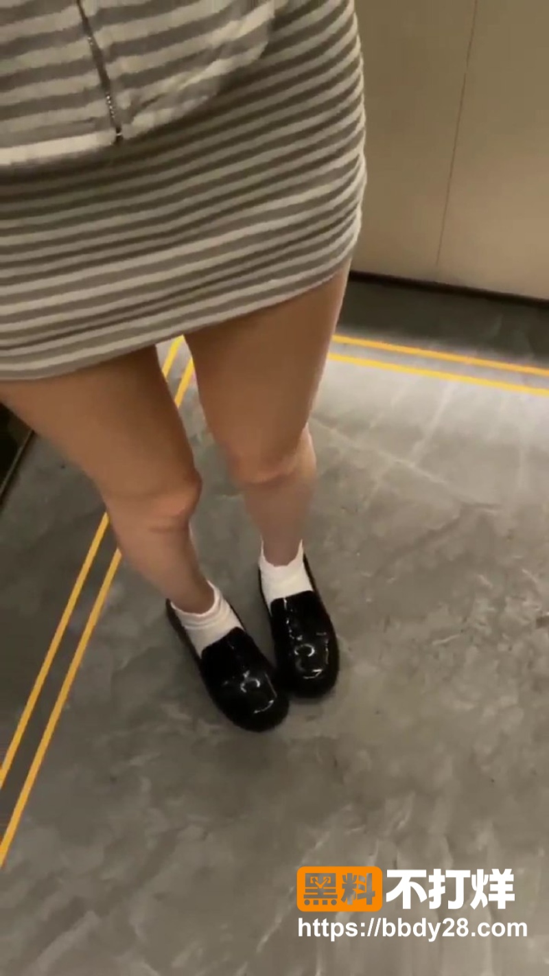 女大学生李柠儿的酒店自拍日常