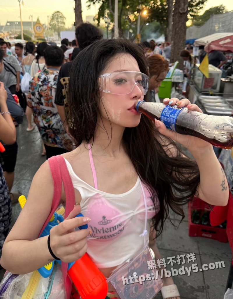 云南西双版纳景洪市的泼水节19