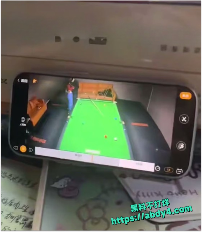 台球厅精神小伙暧昧监控视频 2