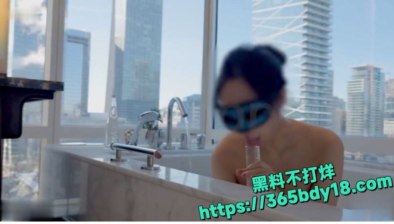性感留学生浴缸自慰视频 1