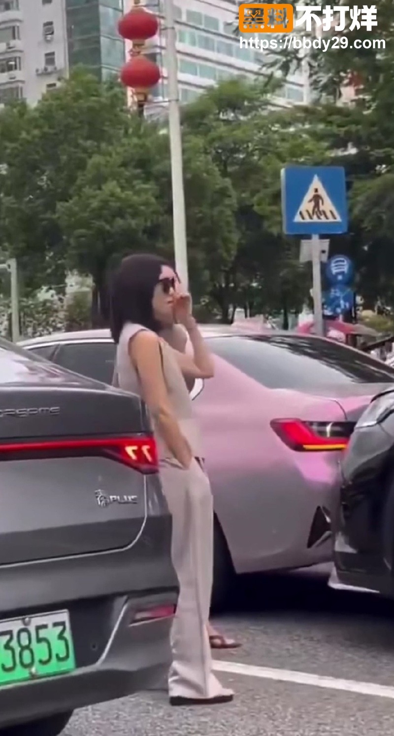 厦门女司机路口动手打架 1