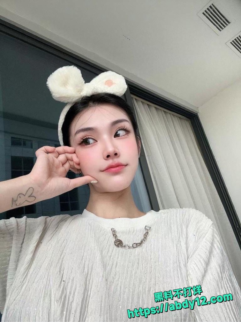 上海黄丽娜跪舔深喉视频5