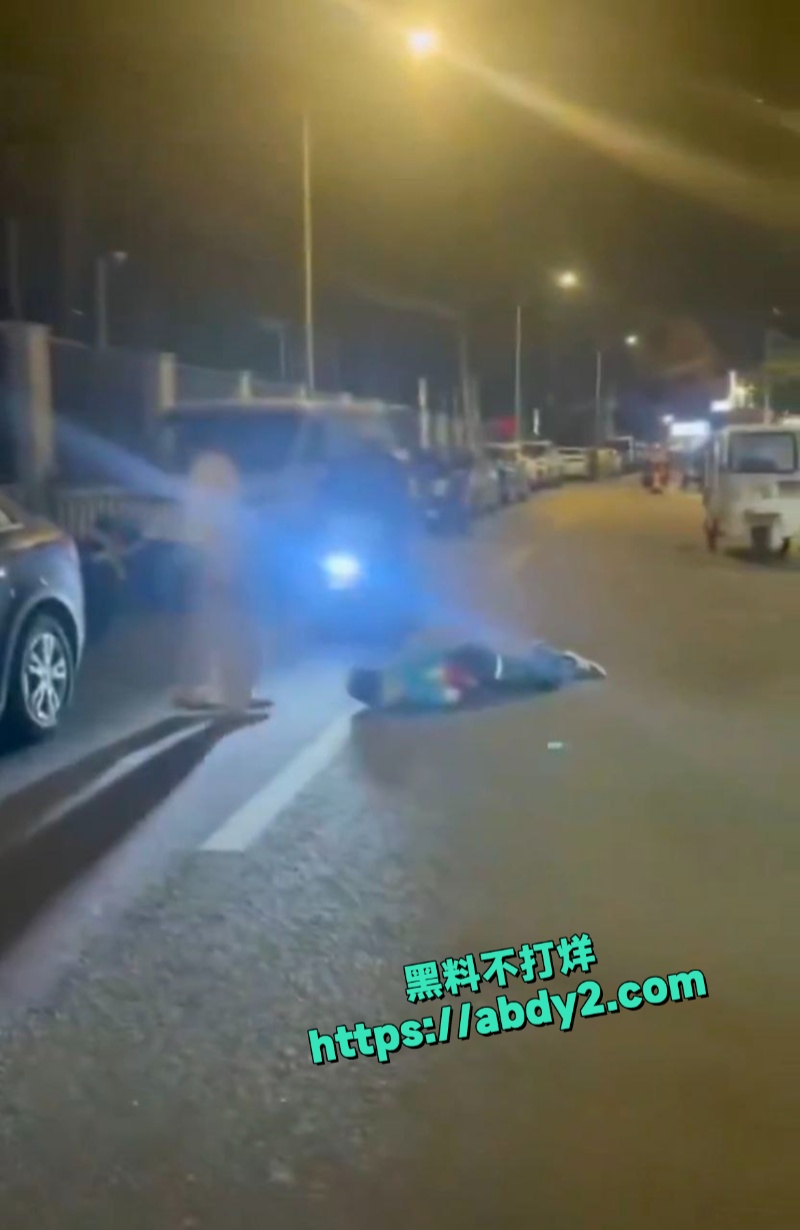 苏州南航附中东门快递员被捅伤 5