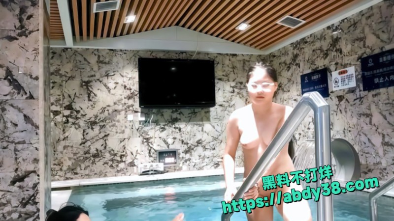 偷拍女客温泉洗浴会所 15