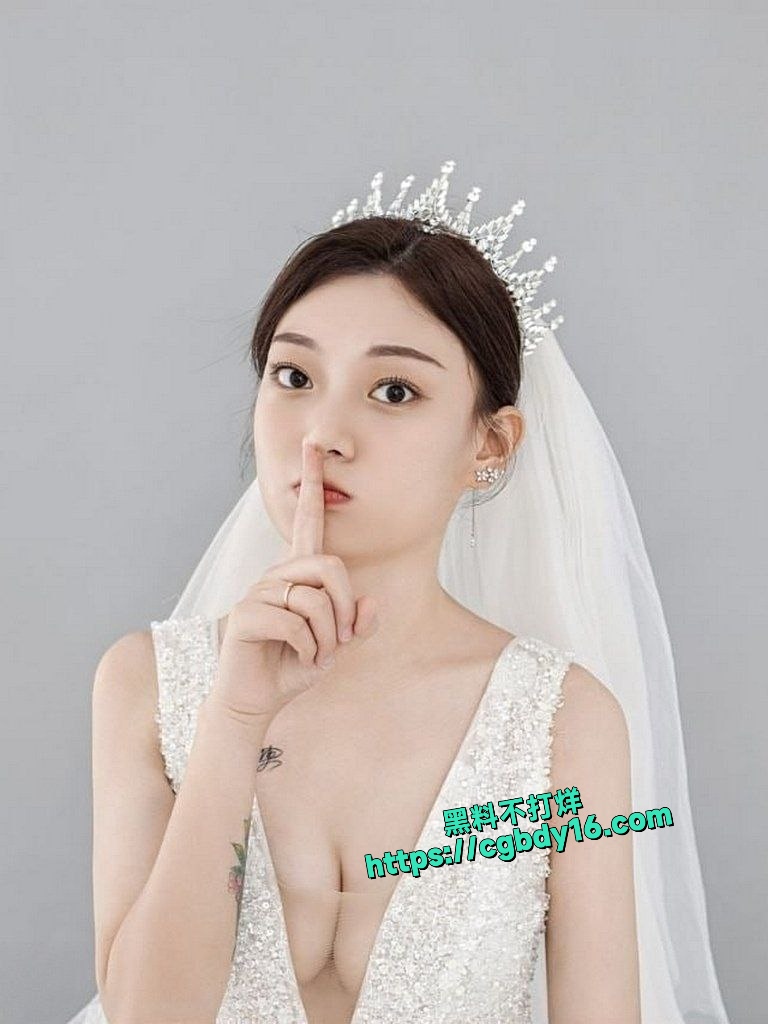 海口绿帽老公社死展示自己骚妻靳梦琪1