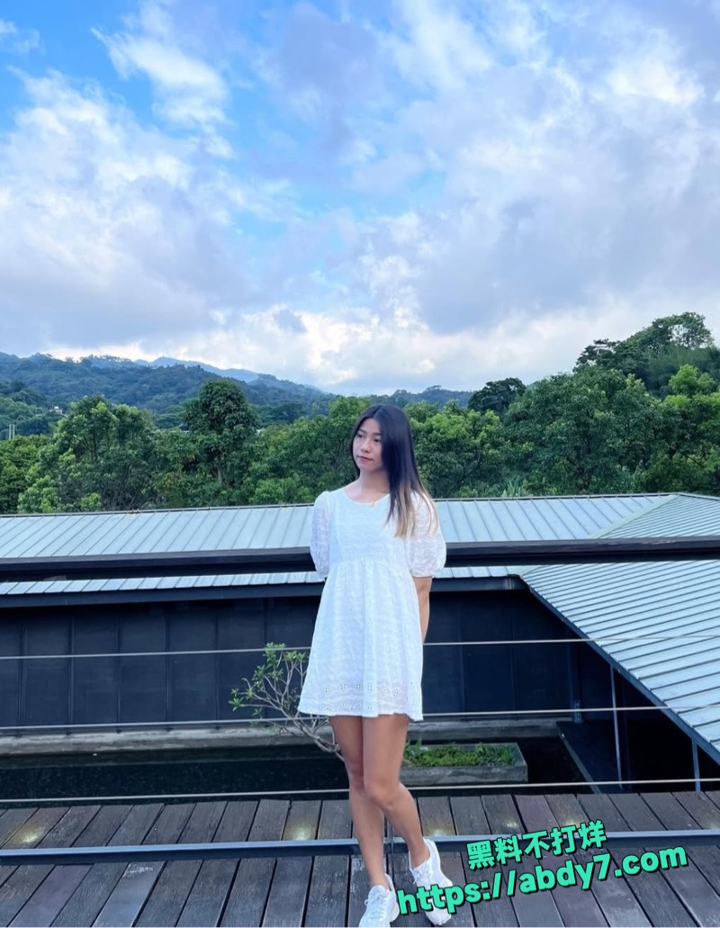 菜佩仪早期刘海裸照15