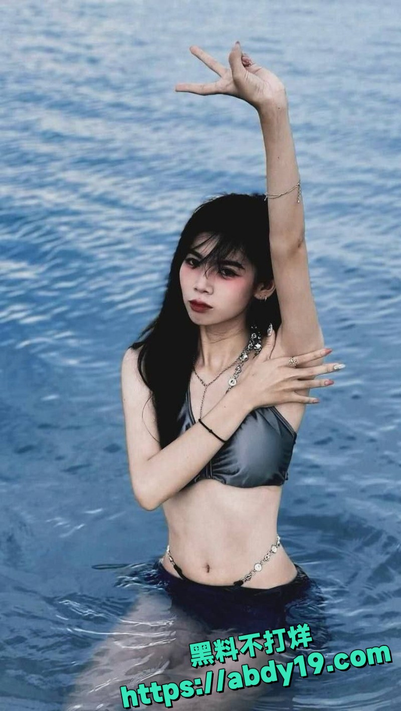 钢牙精神小妹被操视频 1