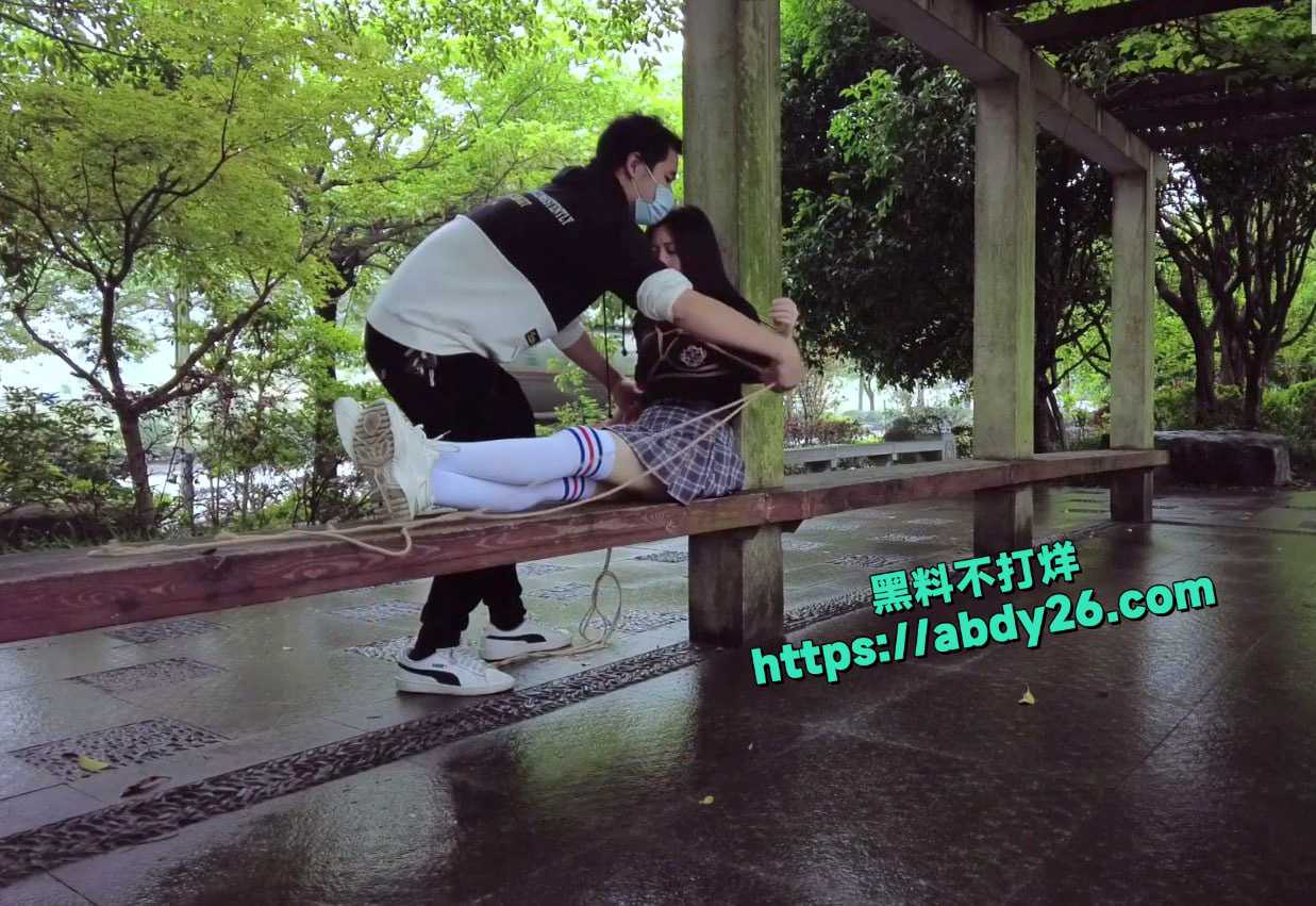 晓鹿绳艺公园调教视频流出 3