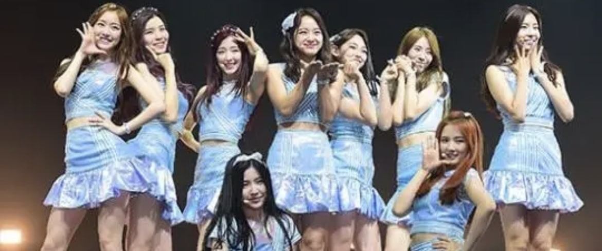 韩国某女团成员三联屏偷拍视频曝光小姐姐更衣反差诱惑太强烈