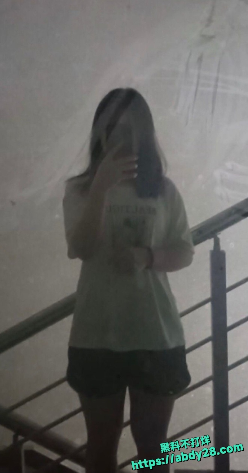 汕头刚出社会小母狗破处4