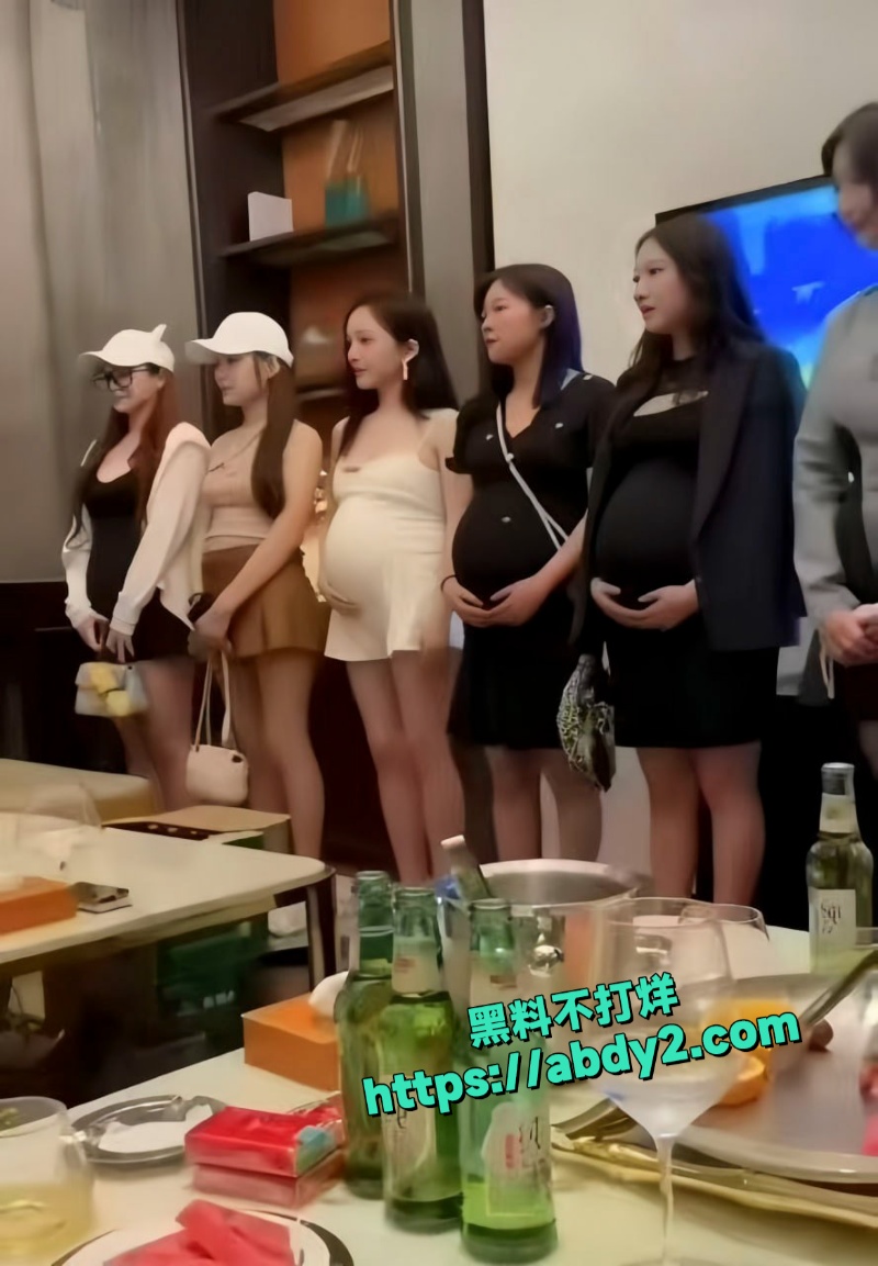广西孕妇站台大肚子妈妈为奶粉钱下海当鸡 3