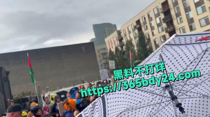 美国群众裸体骑自行车抗议视频全网刷屏 6