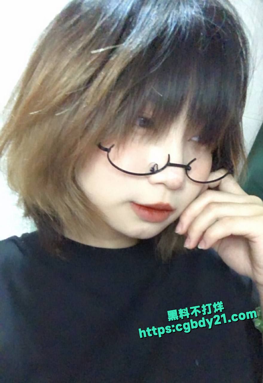 越南眼镜妹的网调视频 嫩妹还没毕业就下海当鸡4