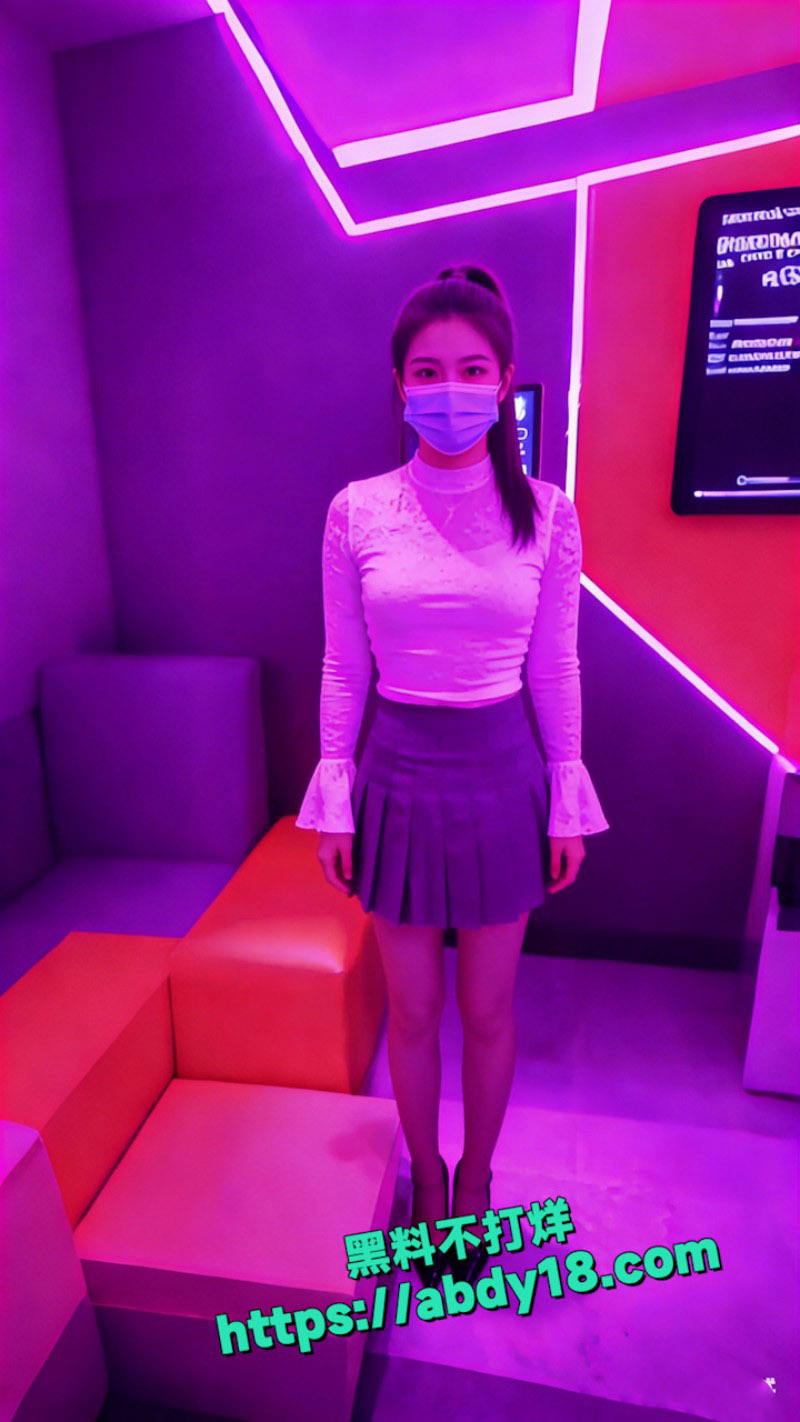 姐姐穿着新买的超短裙和半乳装 7