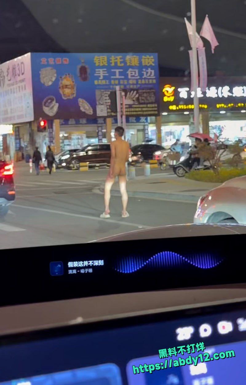 深圳水贝珠宝城傍晚高峰惊现全裸男 4
