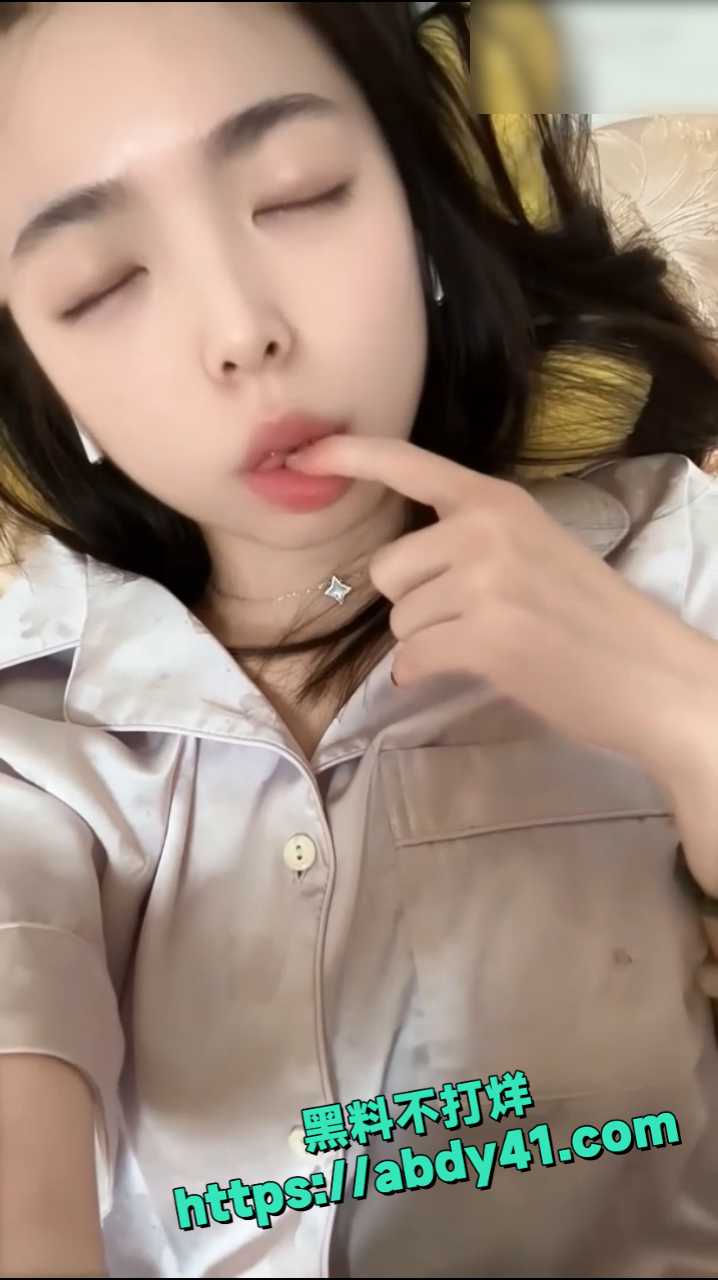 推特极品裸舞福利姬 2