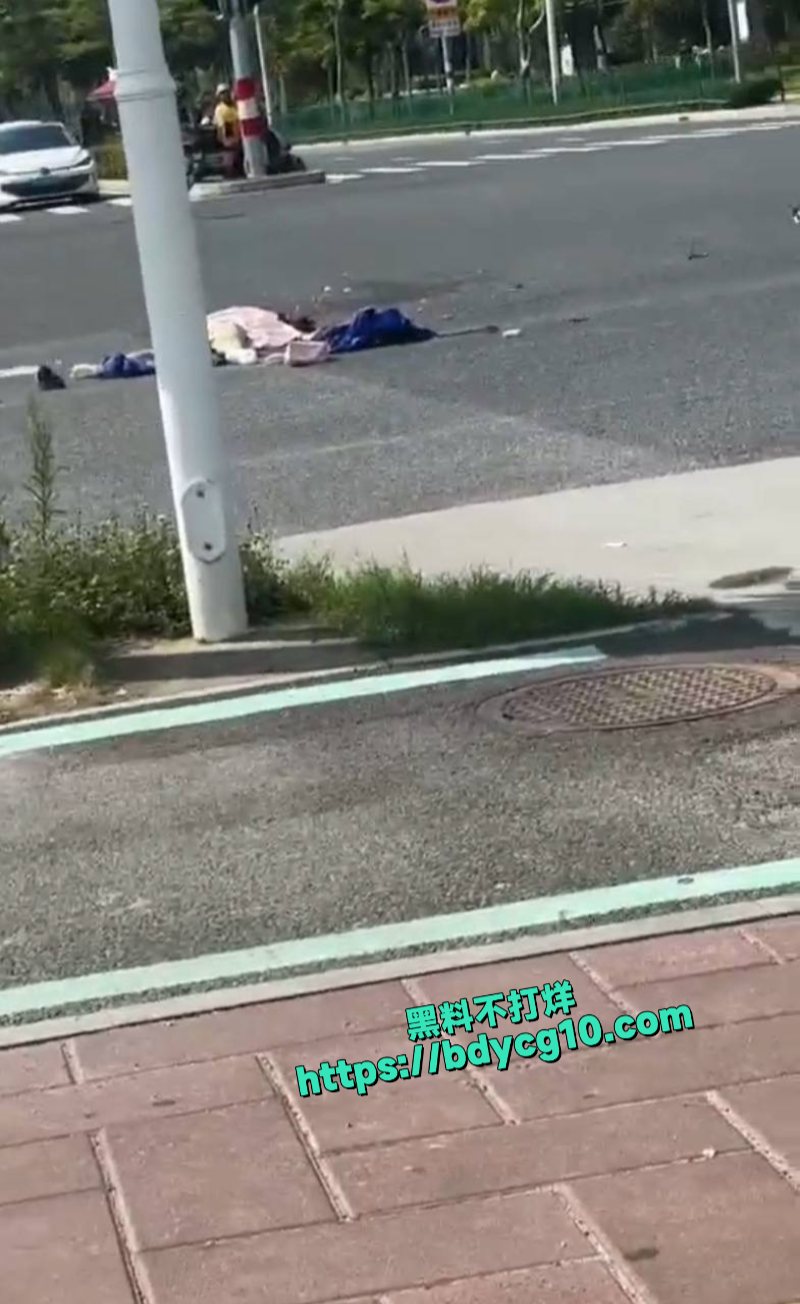 车祸年轻的女孩子头直接爆炸了4