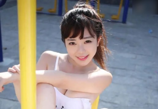 【原创首发】（17）第⼀次强制抚摸撑开妈妈淫⽳，巴掌还⽕辣辣的痛！15p+1分钟视频