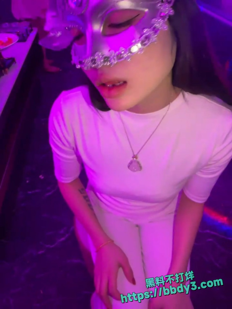 KTV里大尺度性爱直播11