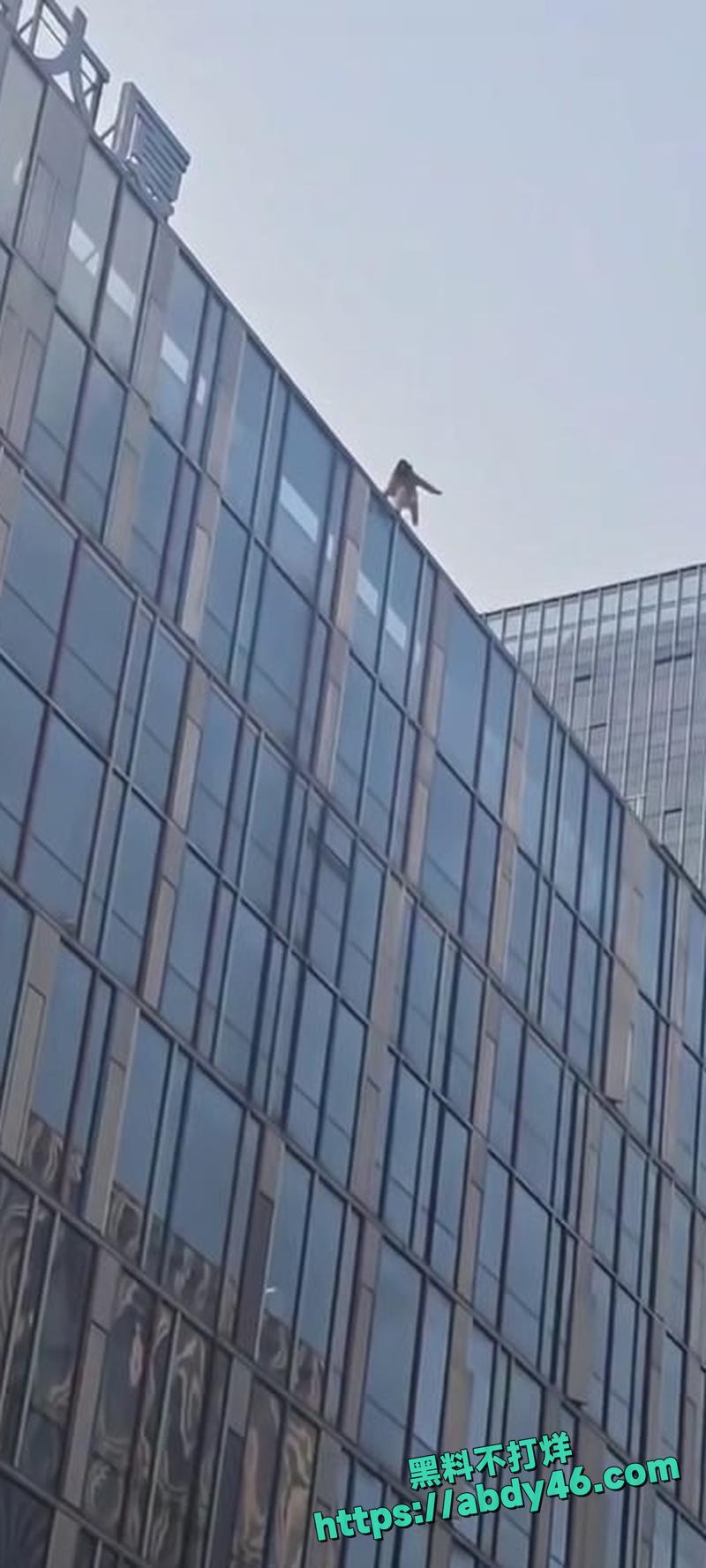 济南汉峪金谷跳楼事件01