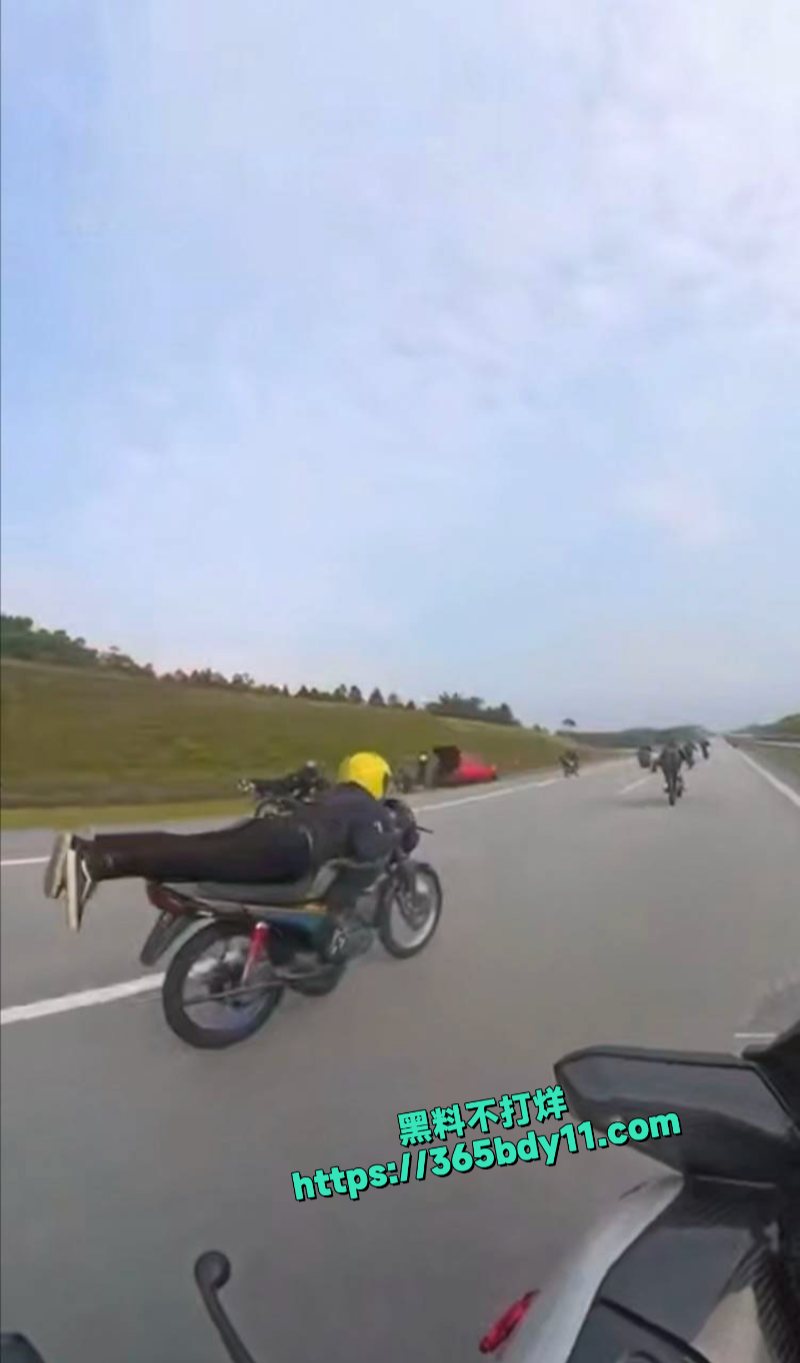 马来西亚扮超人飙速连环撞画面曝光4