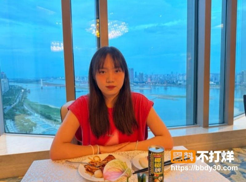 江西南昌大奶丰臀反差女郑思影2