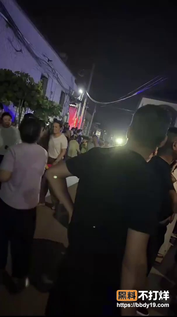 任丘市正洛村吃瓜7
