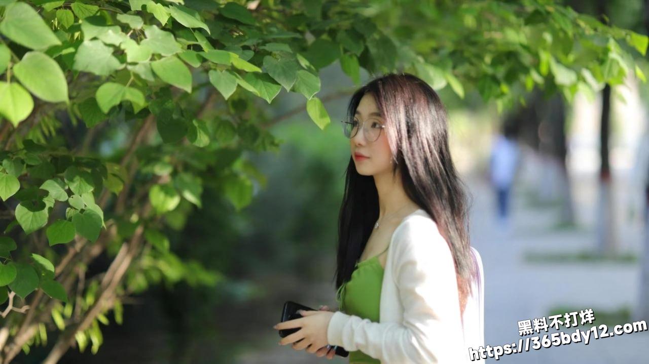 刘雯1