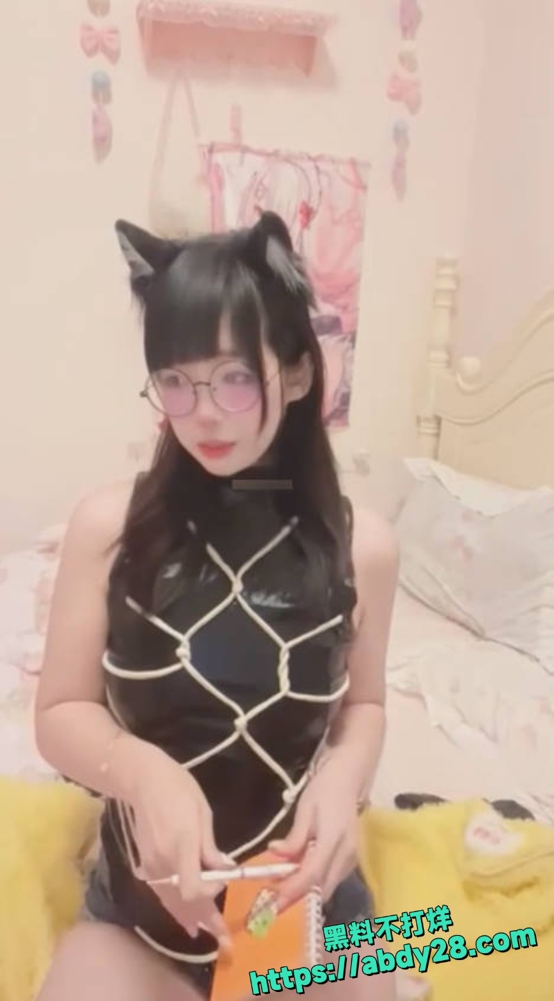 兔宝大人着急尿尿视频4