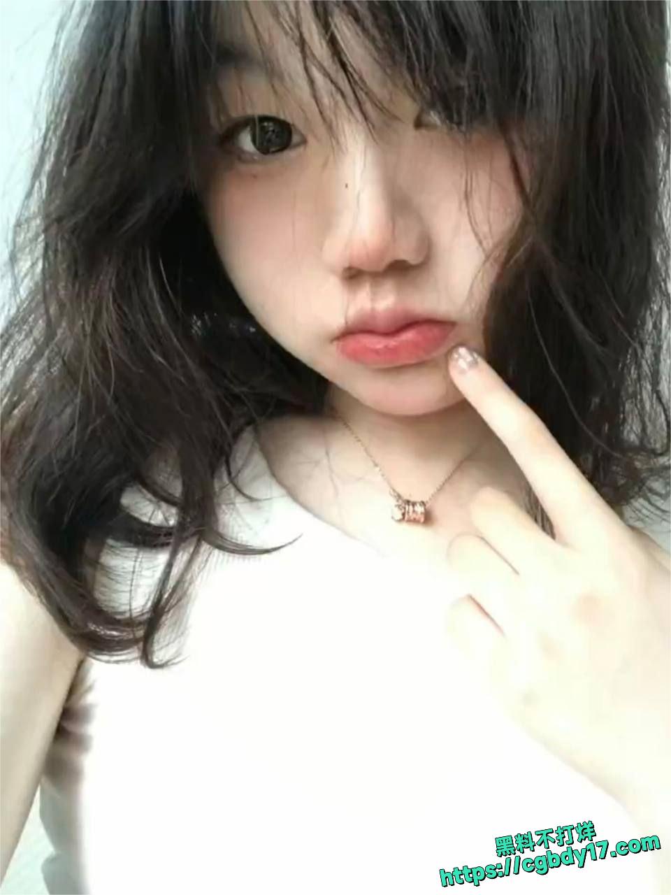 清纯大二甜妹自拍自慰18