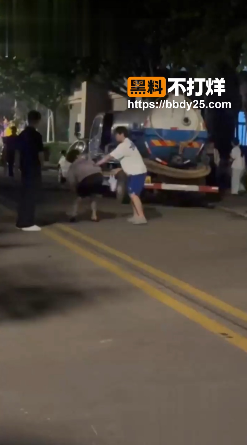 沧州师范学院一女生被爆脚踏两只船6