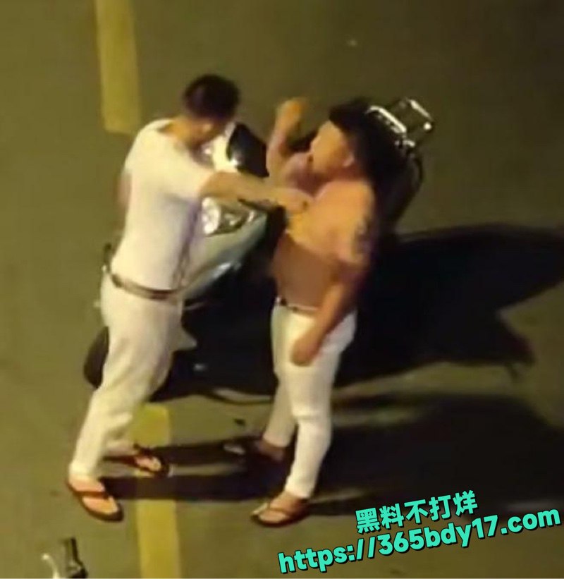凌晨街头冲突砍人视频流出1.