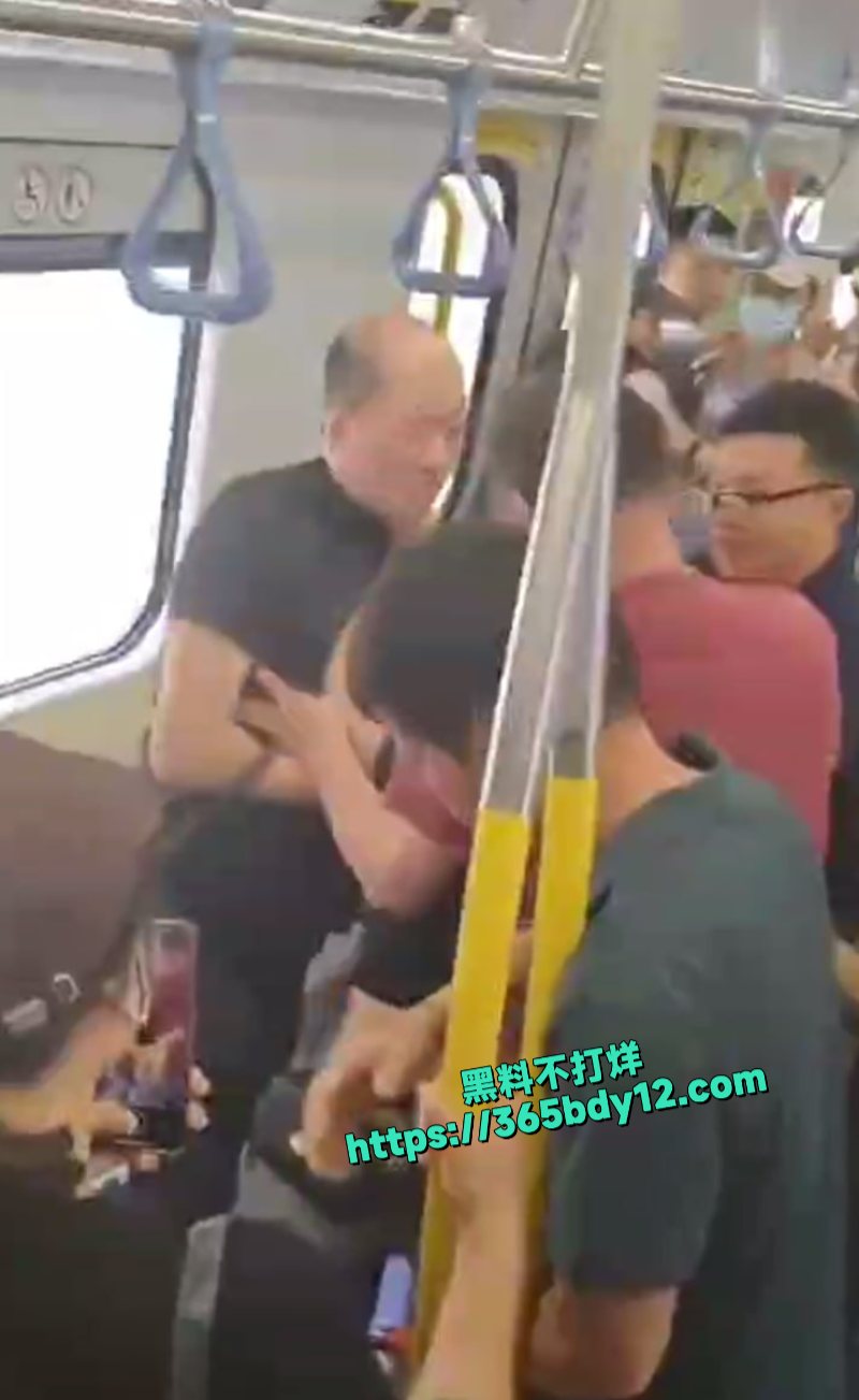 香港地铁内多人斗殴事件3