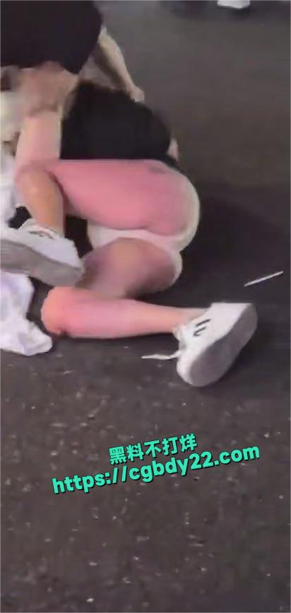 温州龙湾永中路原配当街暴打小三无码版