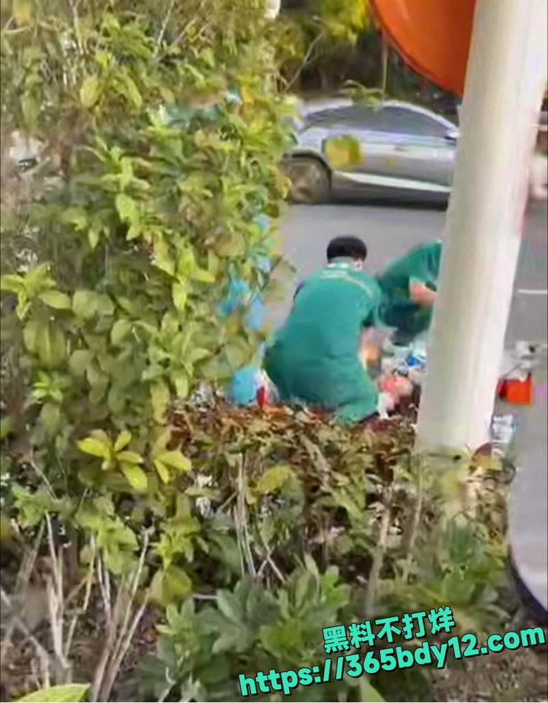 女骑士未戴头盔惨遭车祸七窍流血3.