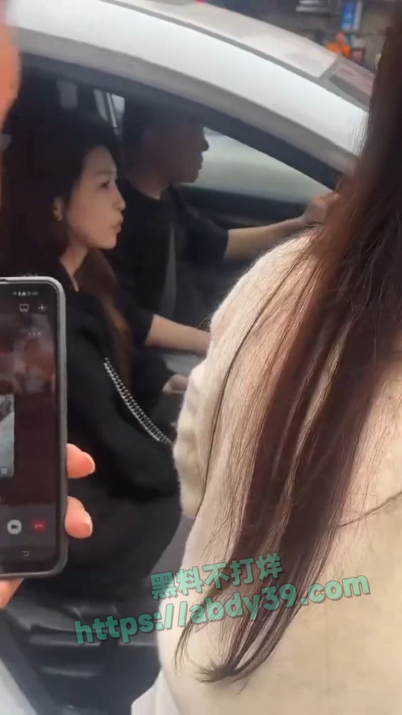 当街围堵捉奸老公5
