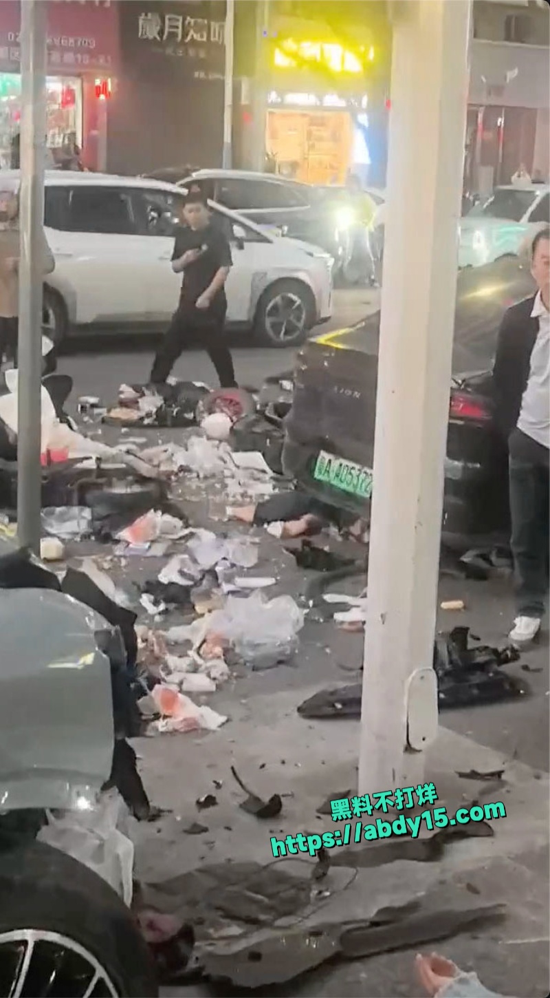 广州花都龙珠路杏林花园车祸 4
