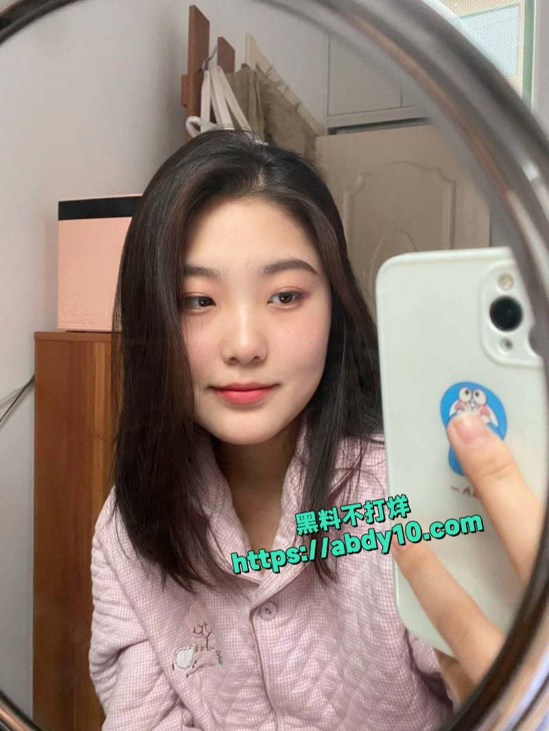 江西南昌极品反差人妻丁语蓉 1