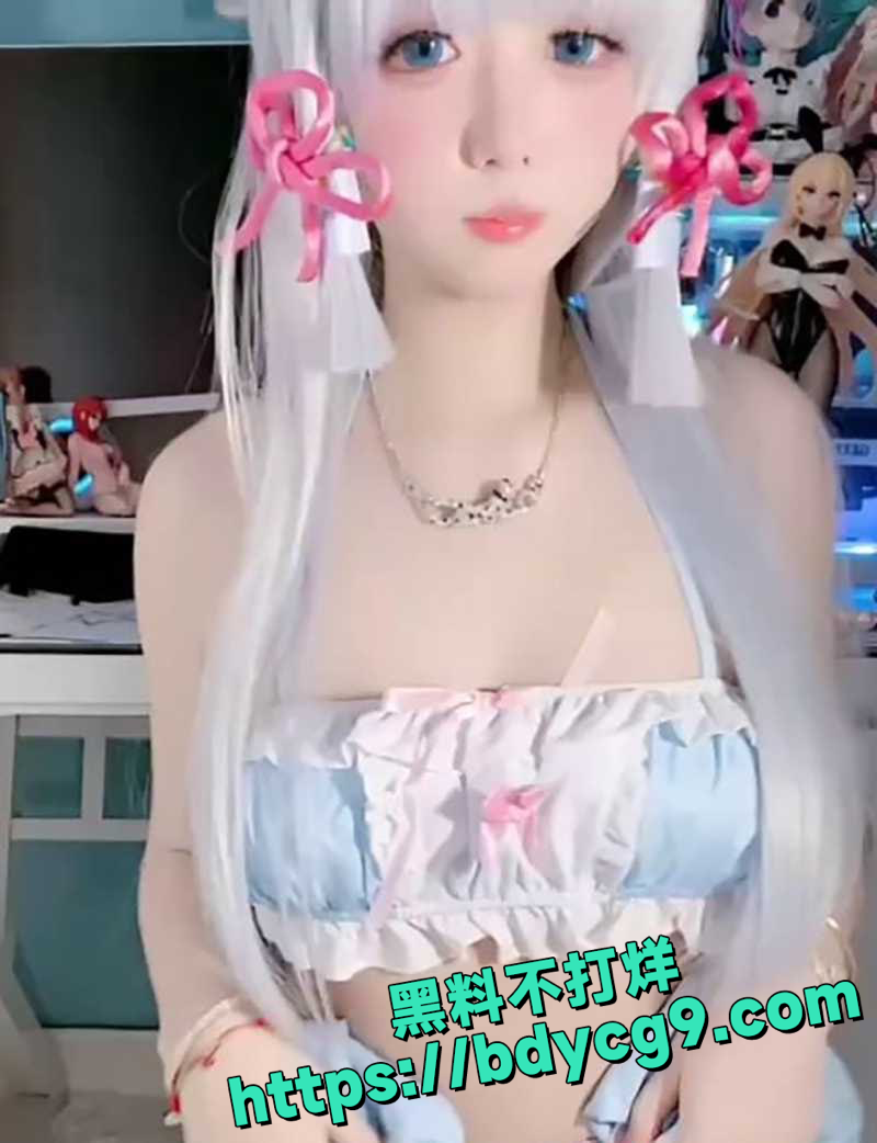 身穿情趣内衣私拍视频流出7