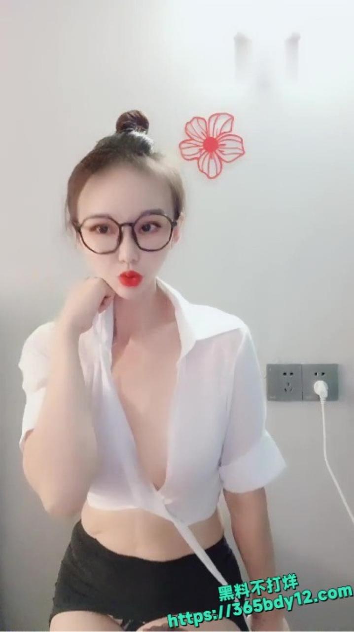北北17号激情裸舞自慰1.