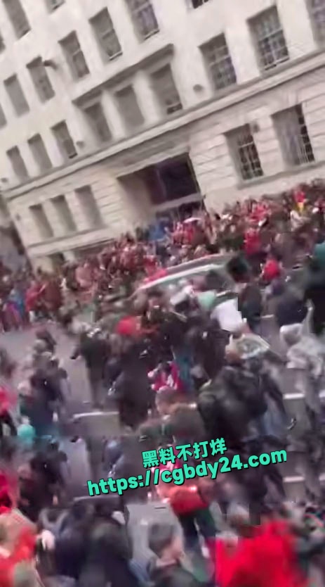 英国人体保龄球现场非常惨烈27人司尚不明3