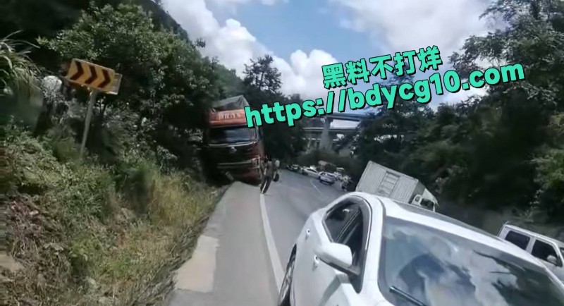 云南临沧云县羊头岩祥临公路车祸1