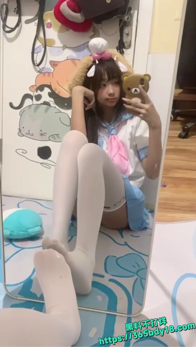 素人少女镜前自慰视频2