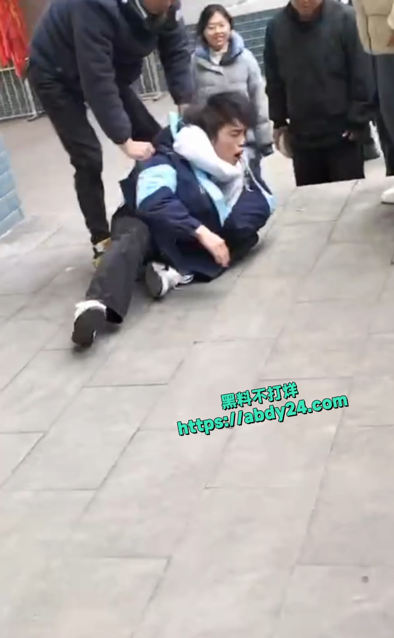 重庆垫江一中强迫学生剪发9