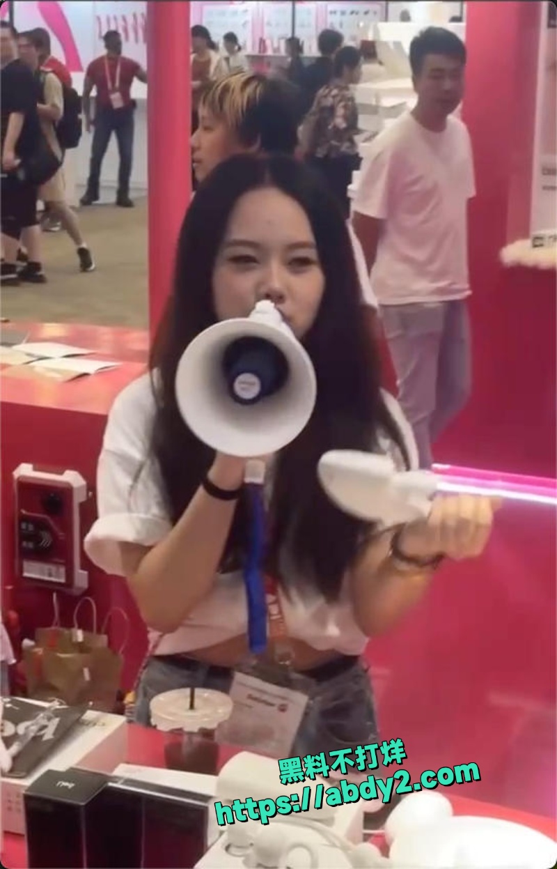 成人用品展小姐姐大胆解说道具 6