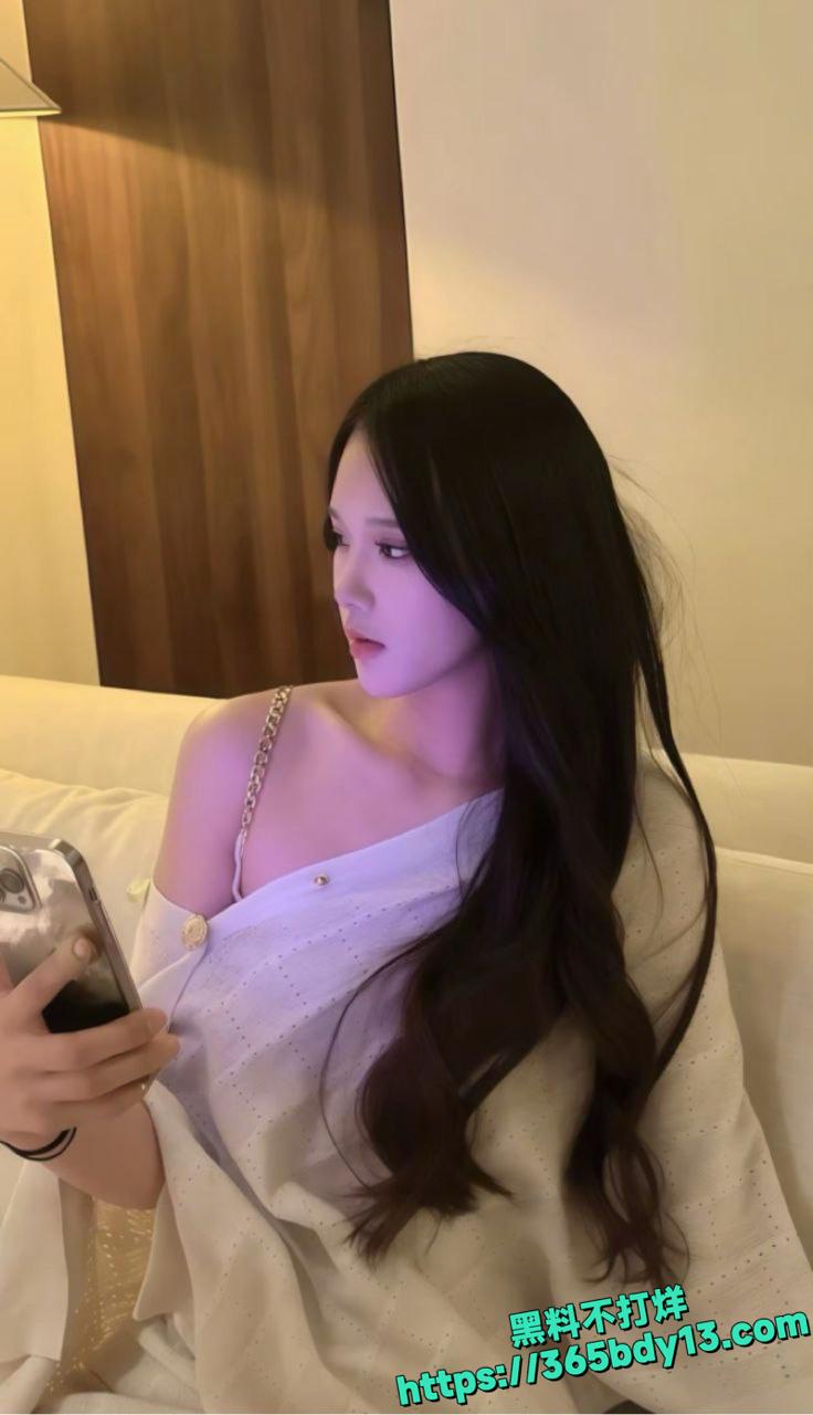 广西桂林00后骚妻刘娜约炮惊爆3P视频流出2.