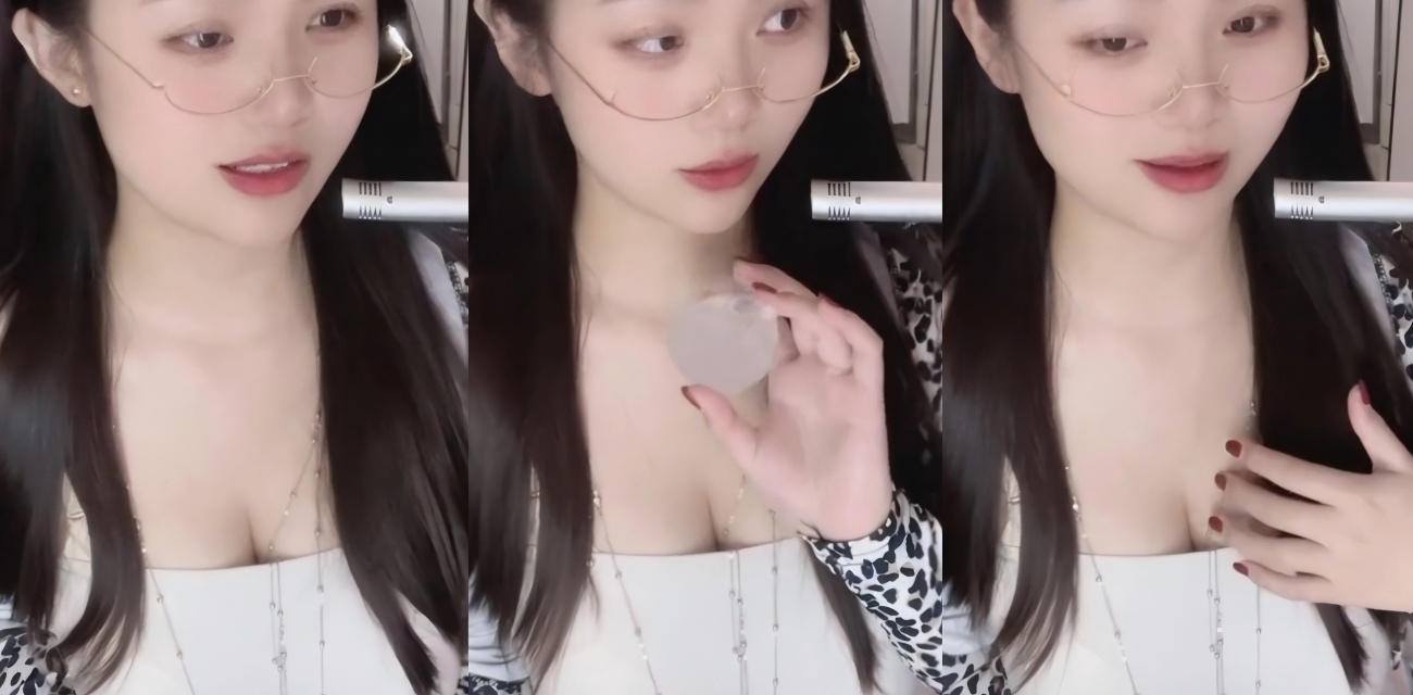 B站你的小嫂子 眼镜娘蹦跳秀蜜桃臀 洗澡间放大招 宝宝快来吃独食