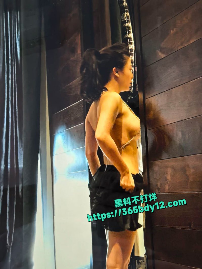 广东湛江富婆包养壮年小伙野外露出3p26